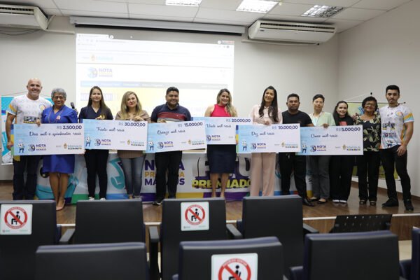 Ganhadores Da Campanha Nota Premiada De Manaus Recebem Cheques