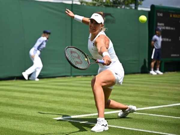 Em jogo eletrizante, Bia Haddad vira sobre número 56 do mundo e estreia com  vitória em Wimbledon