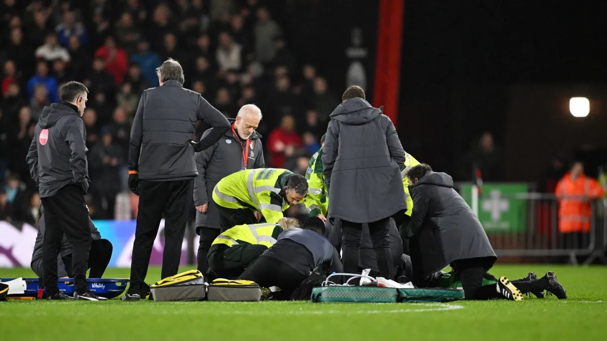 Jogadores de futebol desmaiam no meio do jogo devido a parada cardíaca -  Plu7