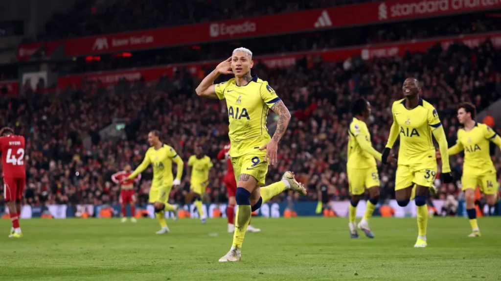 A imagem atual não possui texto alternativo. O nome do arquivo é: richarlison_comemora_tottenham-e1773599450427.webp
